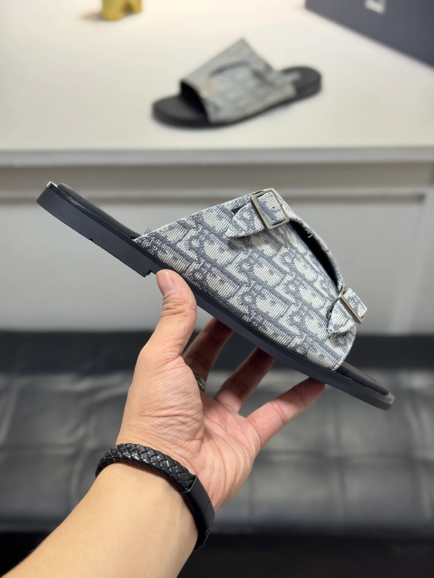 Men's men's shoes 💰320 [New style] 🦇🦇𝐂𝐡𝐫𝐢𝐬𝐭𝐢𝐚𝐧 𝐃𝐢𝐨𝐫 Dior slippers - the latest hot sandals, classic sandals, original replicas, super durable and versatile, cowhide leather with hardware accessories, very comfortable on the feet Look slim and white. Original molded outsole size: 38-44 (.45. Customized